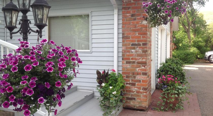 McDougall Lane Bed & Breakfast photo