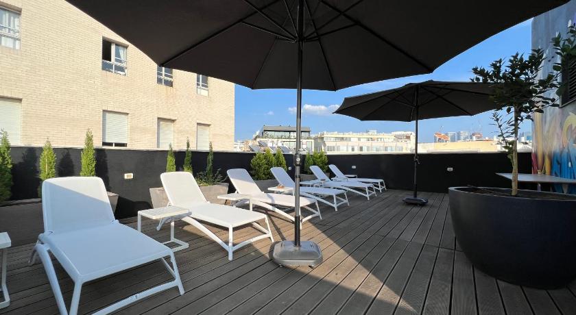Beer Garden Hotel - image 16
