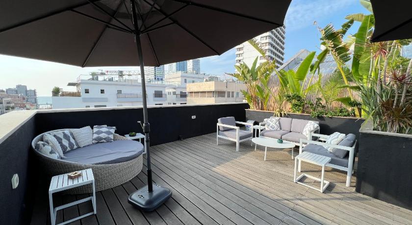 Beer Garden Hotel - image 12