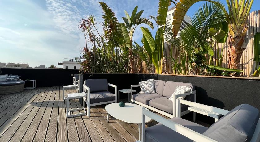 Beer Garden Hotel - image 13
