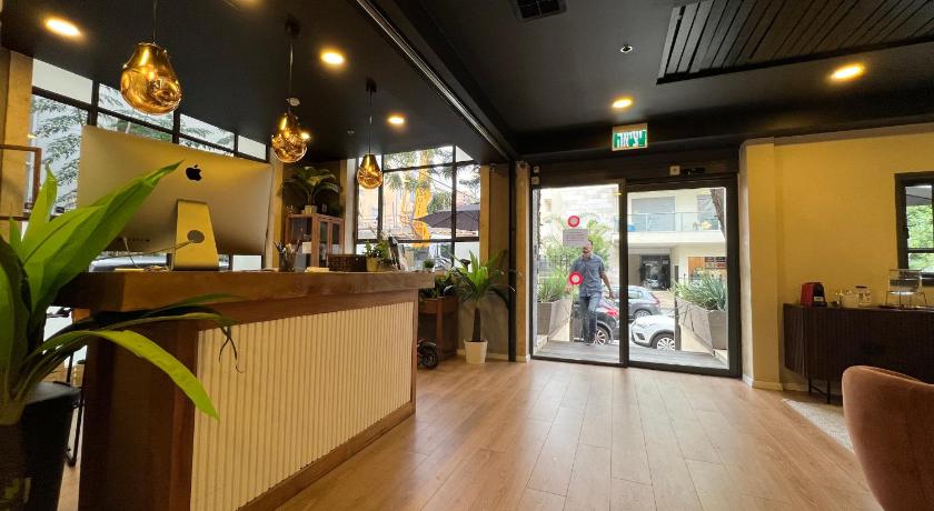 Beer Garden Hotel - image 6