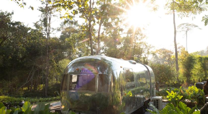 รูปของแคมปิ้ง เทรลเลอร์ เฮาส์ (Camping Trailer House) 9