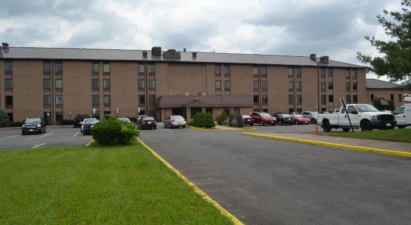 Town Inn & Suites South Plainfield-Piscataway photo