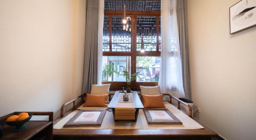 Image of Queen Room with Garden View 9