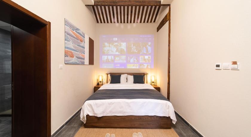 Image of Queen Room with Garden View 0