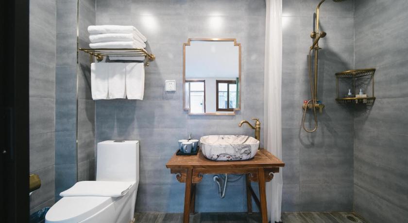 Image of Queen Room with Garden View 2