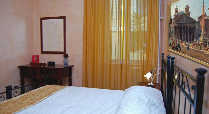 Image of Standard Double Room with Shared Bathroom 4
