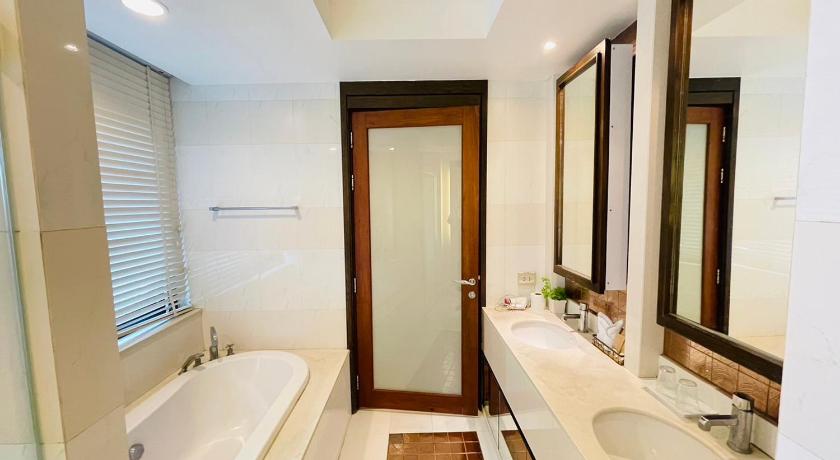 Image of Deluxe Room 8