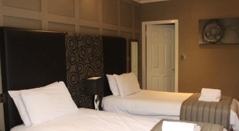 Image of Twin Room with Bath/Shower 1