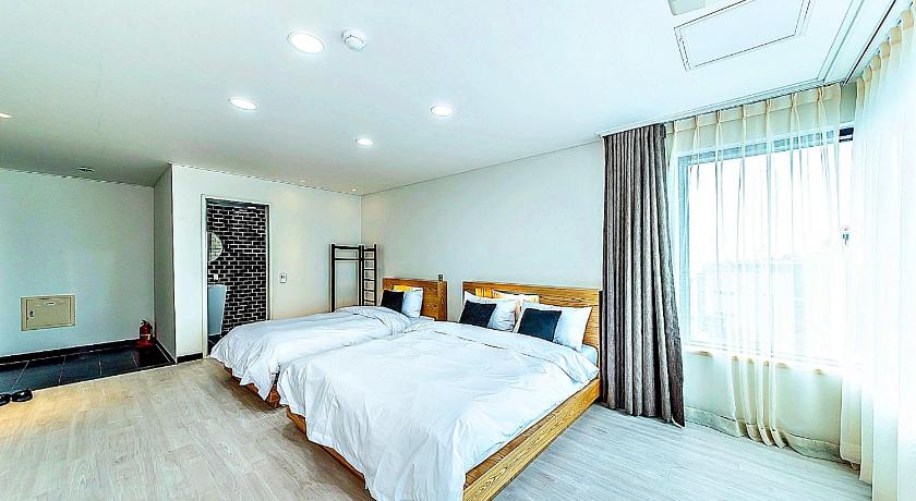 Image of Standard Twin Room 0