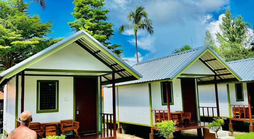 Lanta L.D. Beach Bungalows - image 30