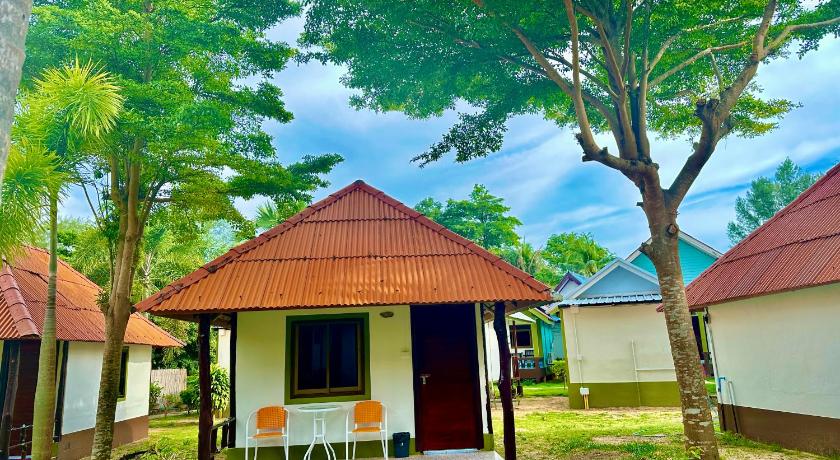 Lanta L.D. Beach Bungalows - image 38
