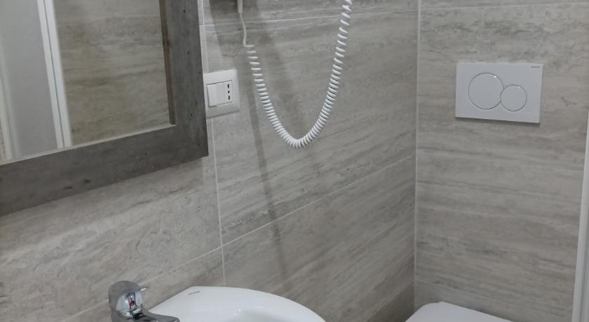 ローマ IL Sole 3つ星 ホテル ロビー