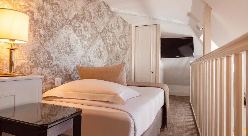 Image of Parisian Suite (2 Adults + 1 Child) 5