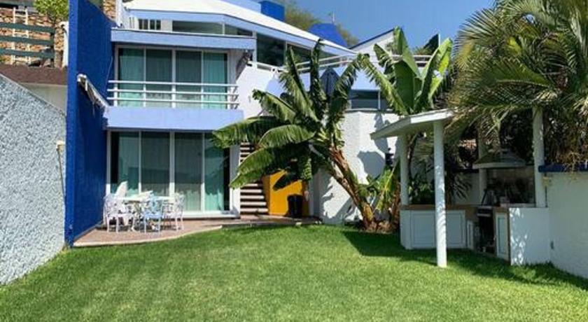 Casa Azul en la orilla del Lago Tequesquitengo