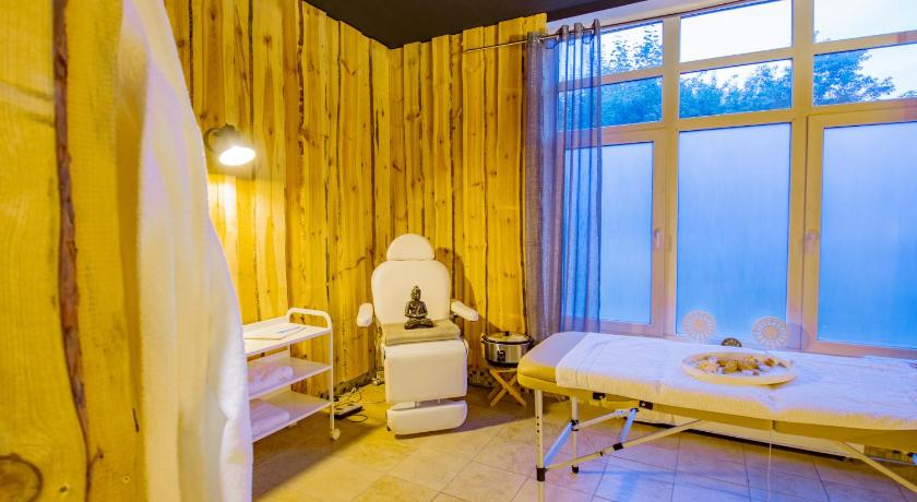 ノイハウゼン Ferien Hotel Spree-Neisse 3つ星 ホテル レストラン