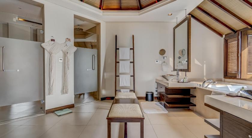 Image of One Bedroom Over Water Villa 6