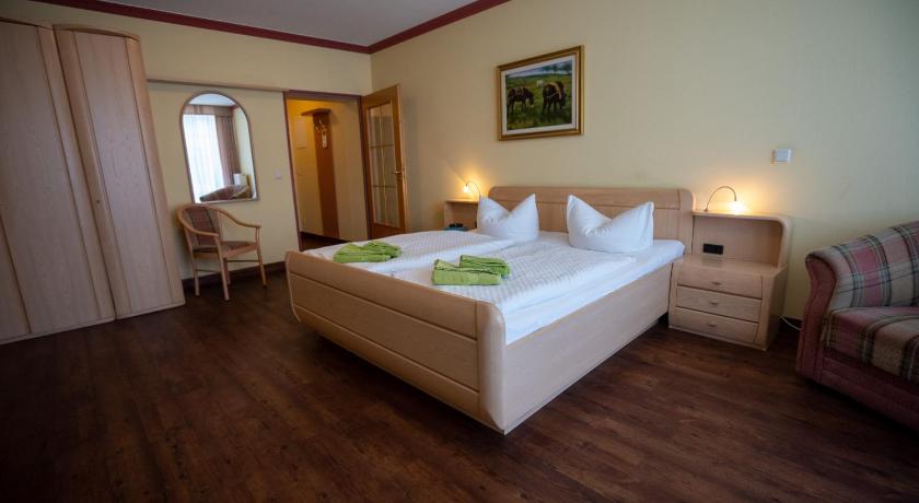 Image of Double room with balcony seaside/Main road 9