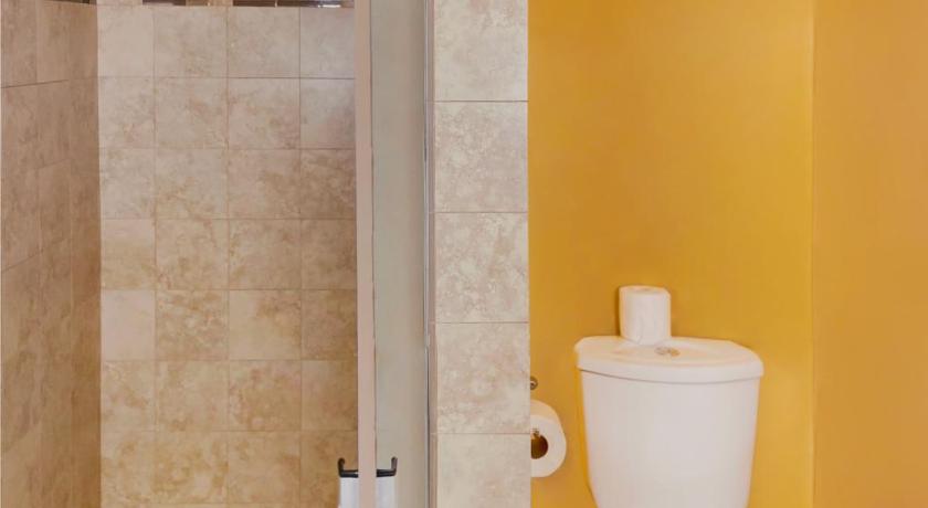 Image of Deluxe Suite with Spa Bath 8