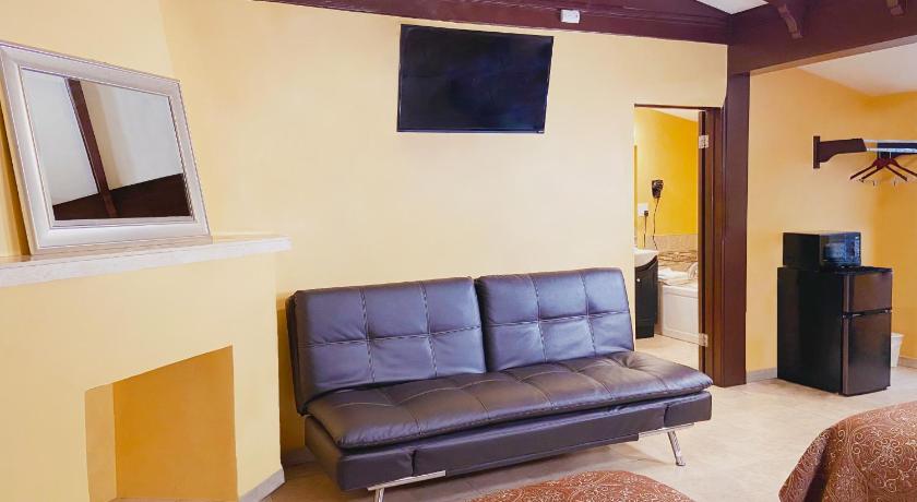 Image of Deluxe Suite with Spa Bath 1