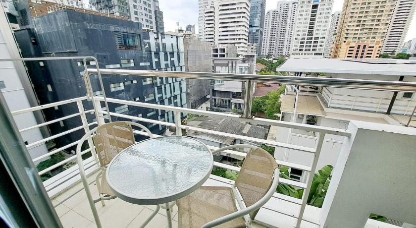Custom Design Loft With City Views And Rooftop Pool - image 4