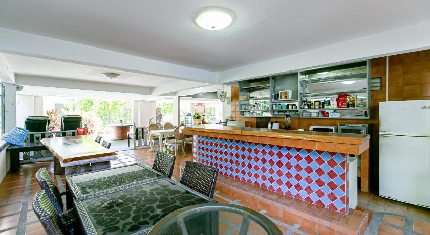 パタヤ Wong Amat House 2つ星 ホテル プール