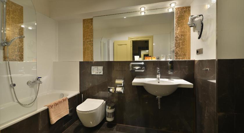 Image of Junior Suite Room 2