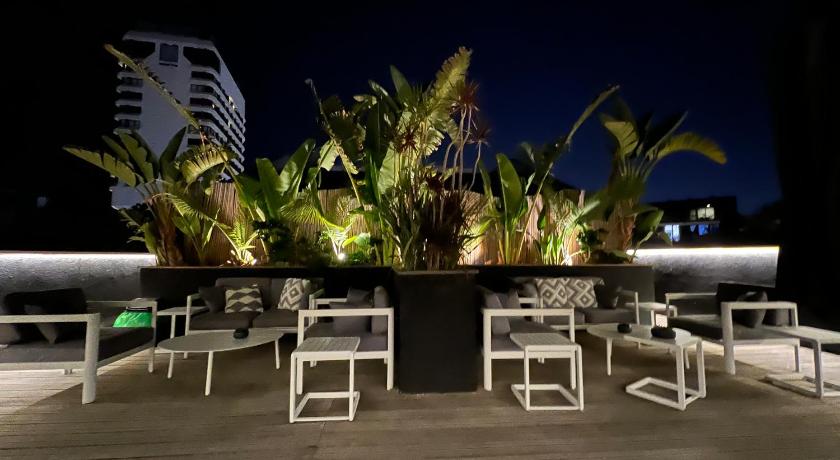 Beer Garden Hotel - image 14
