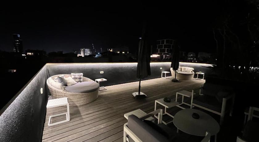 Beer Garden Hotel - image 4