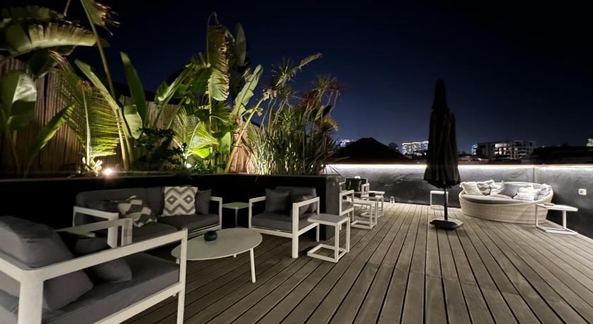Beer Garden Hotel - image 10