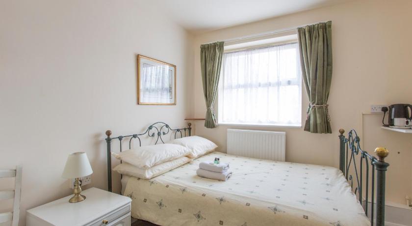 Oakwood Bed and Breakfast Heathrow