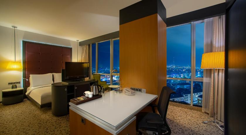 Image of King Guest Room with City View 5