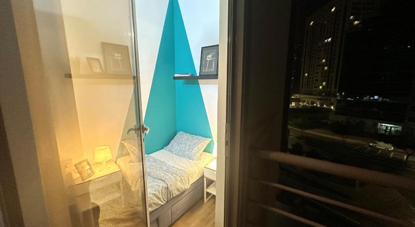 Cityview Partition Room with Balcony in Tecom - image 5