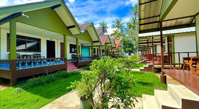 Lanta L.D. Beach Bungalows - image 3