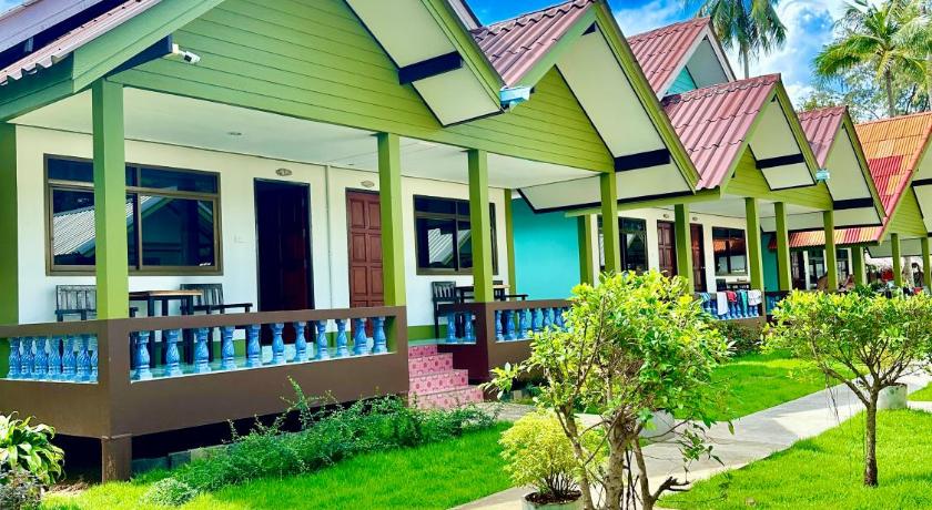 Lanta L.D. Beach Bungalows - image 13