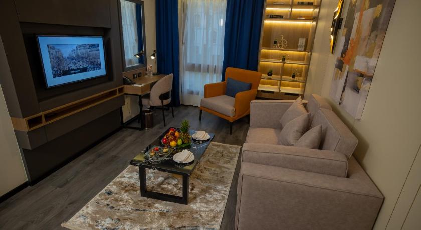 Image of Premium Suite With 24/7 Butler Lounge Access 4