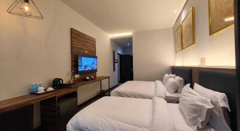 Image of Deluxe Triple - 1 Double Bed and 1 Single Bed 17