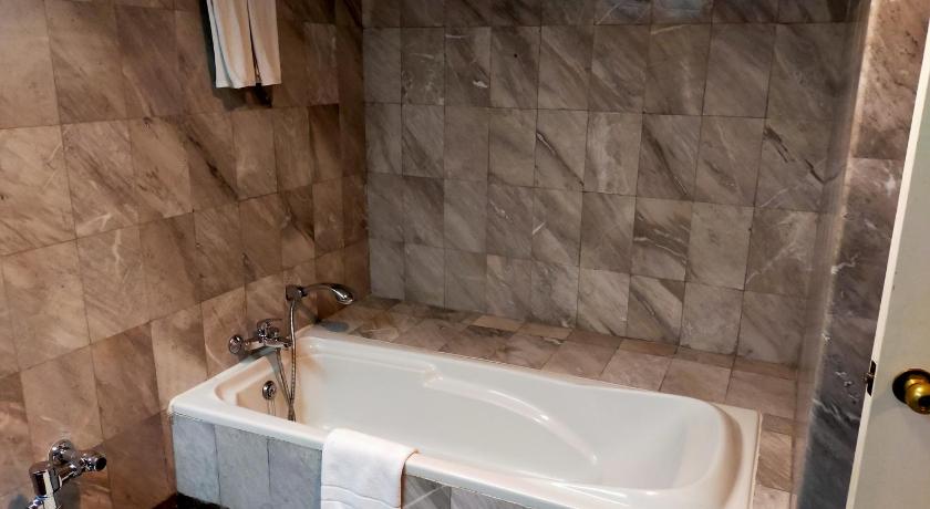 Image of Superior Room Twin Bed 6