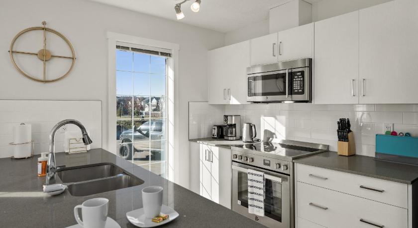 GLOBALSTAY. New Apt in Cranbrook. Free str parking - image 4
