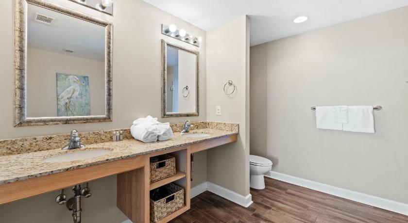 Image of Three-Bedroom Apartment with Sea View - 1101E 11