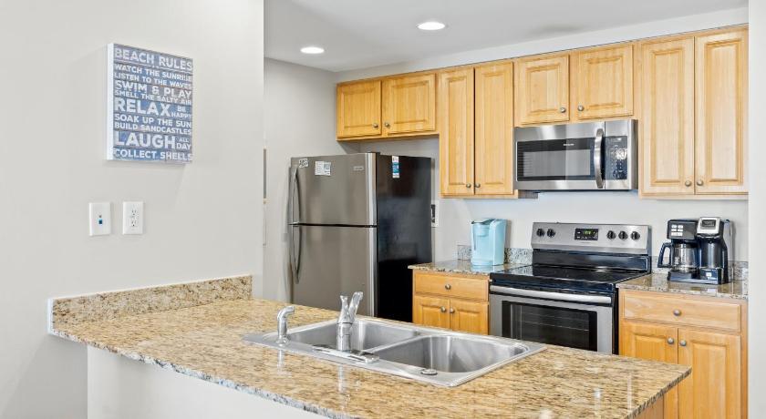 Image of Three-Bedroom Apartment with Sea View - 1101E 14