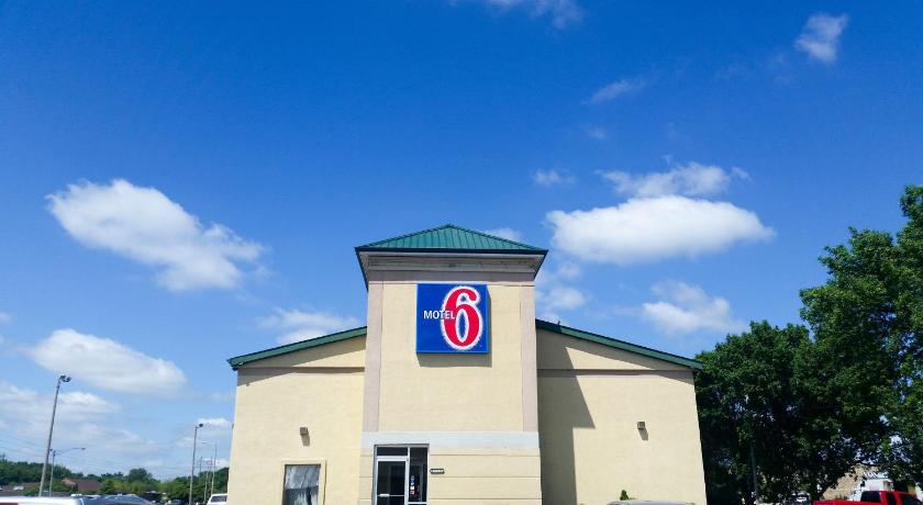 Motel 6-Moline, IL