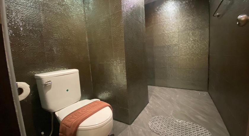 Image of Suite Family Room 10