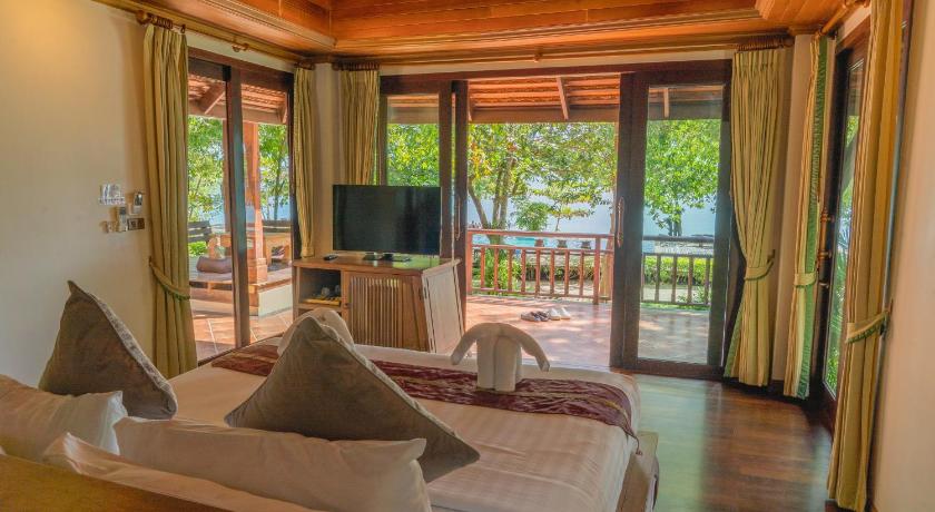 Image of Family Sea View Room 5