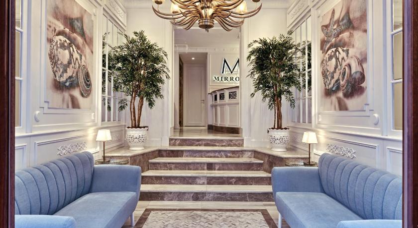 Mirrors Hotel - image 2