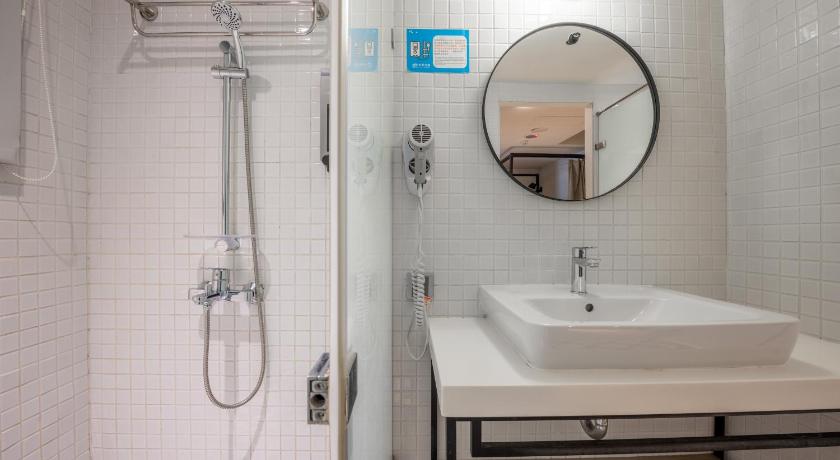 Image of Mixed Dormitory - shared bathroom 13