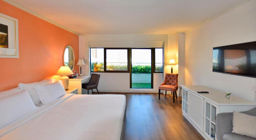 Image of Deluxe Balcony River View 4