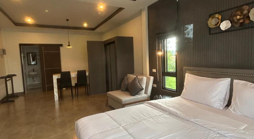 BAAN FRAN SIM DA – Bang Tao Bay, WY
