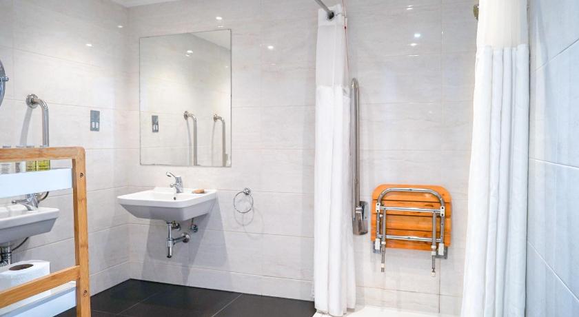 Image of King Accessible Guest Room 1