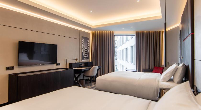 베오그라드 힐튼 베오그라드 (Hilton Belgrade) 5성급 호텔 수영장